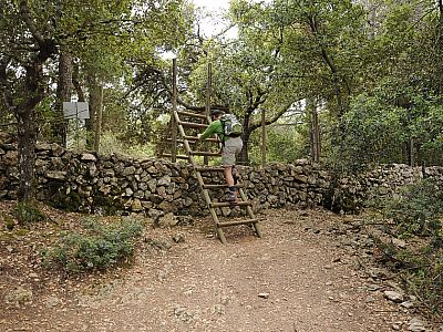 Nach dem Sattel erreichen wir den GR221