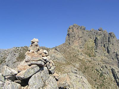 Am Gipfel mit Blick zu Turm IV