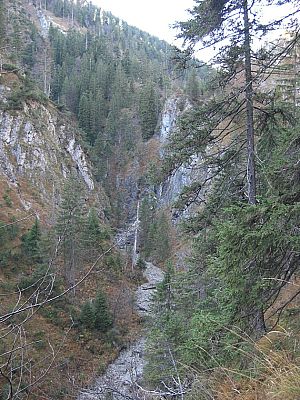 ...geht es links in die Rappinschlucht