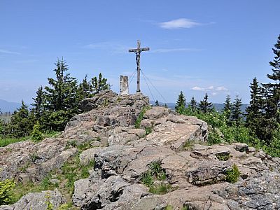 Gipfelkreuz mit Grenzstein