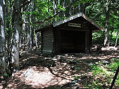 an der Schutzhütte vorbei...
