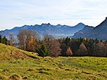 Ein erster Blick über das Inntal zu Heuberg und Kranzhorn