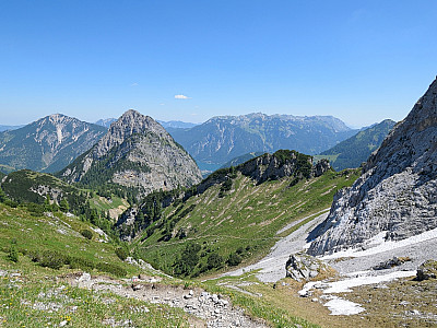 Rechts vom Dristenkopf zeigt sich der Achensee