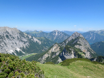 Im Nordosten zeigt sich hinter dem Dristenkopf die Seebergspitze