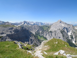 Rechts das Sonnjoch hoch über der Gramaialm