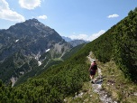 ... nach Westen und spazieren weiter durch die Latschenfelder.