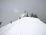 Am Rücken angelangt richten wir das Skidepot ein