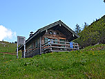 ...und passieren die Bergwachthütte
