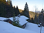 Wir wandern an einer kleinen Hütte vorbei...