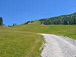 Wir folgen dem Weg an der Rosshütte vorbei