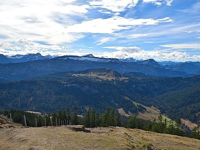 Der Blick vom Gipfel zum Hohen Ifen