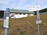 Vom großen Parkplatz aus starten wir nach Westen