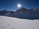 ... bevor es durch den Pulverschnee zurück ins Tal geht.