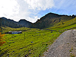 Links die Raineralm, rechts die Wasserspitz