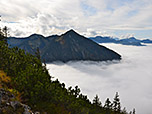 ...der Wallberg ragt aus der Nebelsuppe heraus