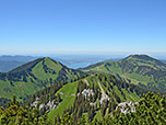 Zwischen Setzberg und Wallberg zeigt sich der Tegernsee auf