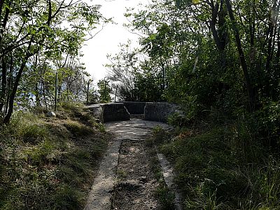 Hier konnte über eine Rampe ein Geschütz in Stellung gebracht werden