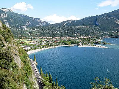 Vom ersten Aussichtspunkt hat man bereits einen guten Blick Richtung Torbole