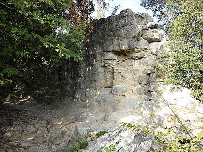 Viel ist von den Befestigungsanlagen ...