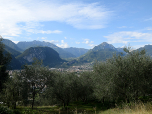 Nach Nordwesten reicht der Blick weit über Riva del Garda hinweg