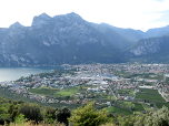 Der Ausblick nach Westen auf Riva del Garda