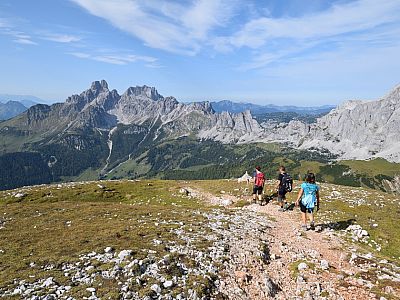 Der Abstieg erfolgt nach Norden