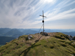 Das Gipfelkreuz des Rötelsteins