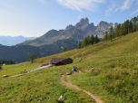 Die Wallehenalm vor der Großen Bischofsmütze