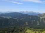 Im Westen die Berchtesgadener Alpen und das Tennengebirge
