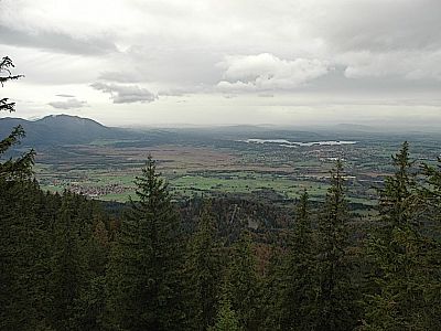 Links Ohlstadt, rechts Murnau