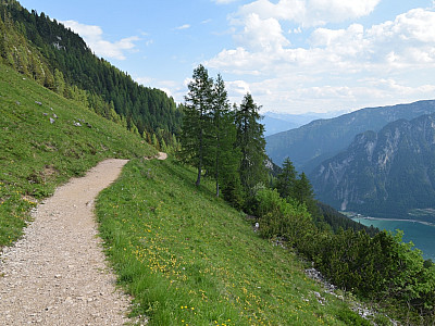 Recht gemütlich geht es nach Westen Richtung Erfurter Hütte