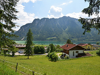 Nach Süden fällt der Blick auf den Achensee und den Bärenkopf