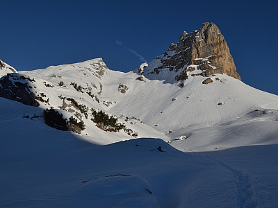 Links vom Rosskopf zeigt sich unser Ziel, die Seekarlspitze