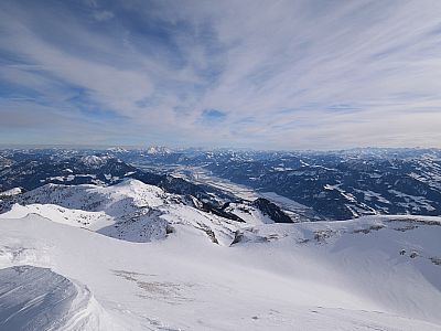 Der Ausblick nach Osten über das Inntal zum Kaisergebirge