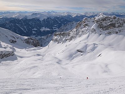 Steil geht es die ersten 300 Hm bergab...