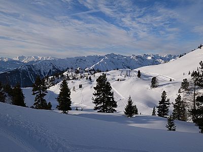 Der Blick zurück zum Pistengelände an der Erfurter Hütte