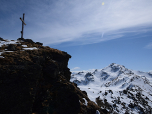 Das felsige Gipfelplateau des Roßkopf