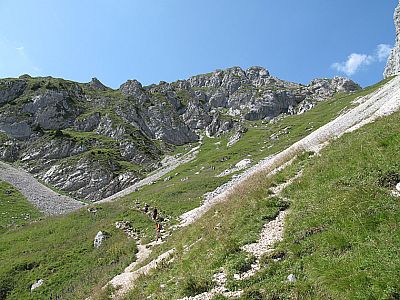 In Serpentinen geht's zur Judenscharte