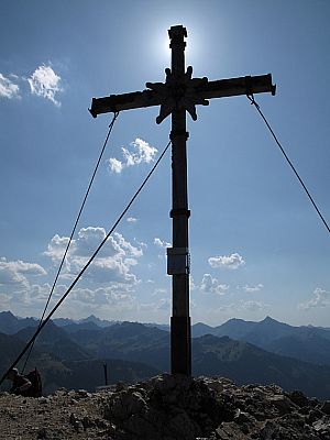 ...zum Gipfelkreuz des Schartschrofen