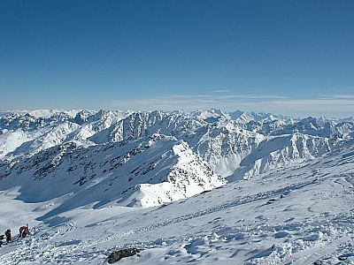 Der Gipfelhang ist etwas abgeweht