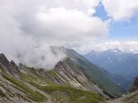 Hinter dem Schafsköpfle die Gartnerwand in den Wolken