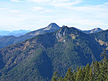 Im Hintergrund zeigt sich der Risserkogel