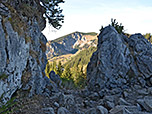 Zurück am Abstiegsweg wandern wir weiter zum Taubenstein-Gipfelstüberl