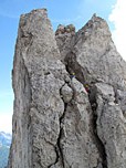 Klettersteiggeher am Turm gegenüber