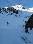 An der Großtiefentalam kommen die Felle unter die Ski