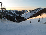 Vom Taubensteinsattel fahren wir über die Piste hinunter zum Spitzingsee