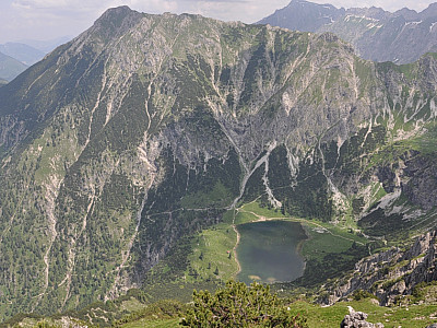 Der Gaisalpsee und der Entschenkopf.