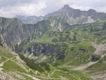 Blick auf den Aufstiegsweg und das Nebelhorn (2224 m)