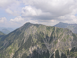 Im Nordosten der Entschenkopf (2043 m) und dahinter der Große Daumen (2280 m)