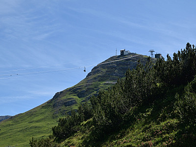 ... nur wenig später können wir auch die Gipfelstation der Rüfikopfseilbahn sehen